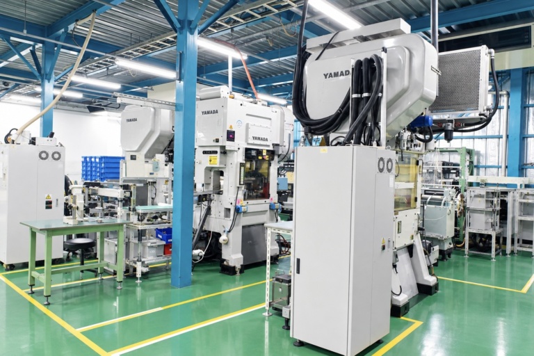 ワイヤーカット放電加工機のイメージ